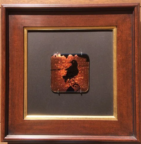 Track lighting for museums and galleriesCrow on Log